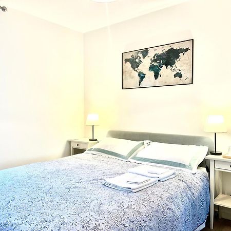 The Room King Size Bed And Private Bathroom Dublín Exterior foto